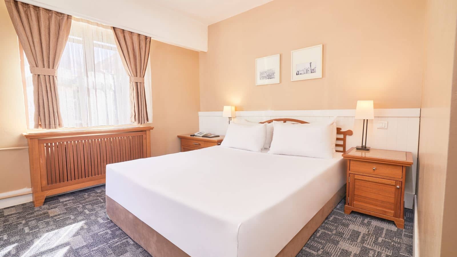 rooms-deluxe-suit