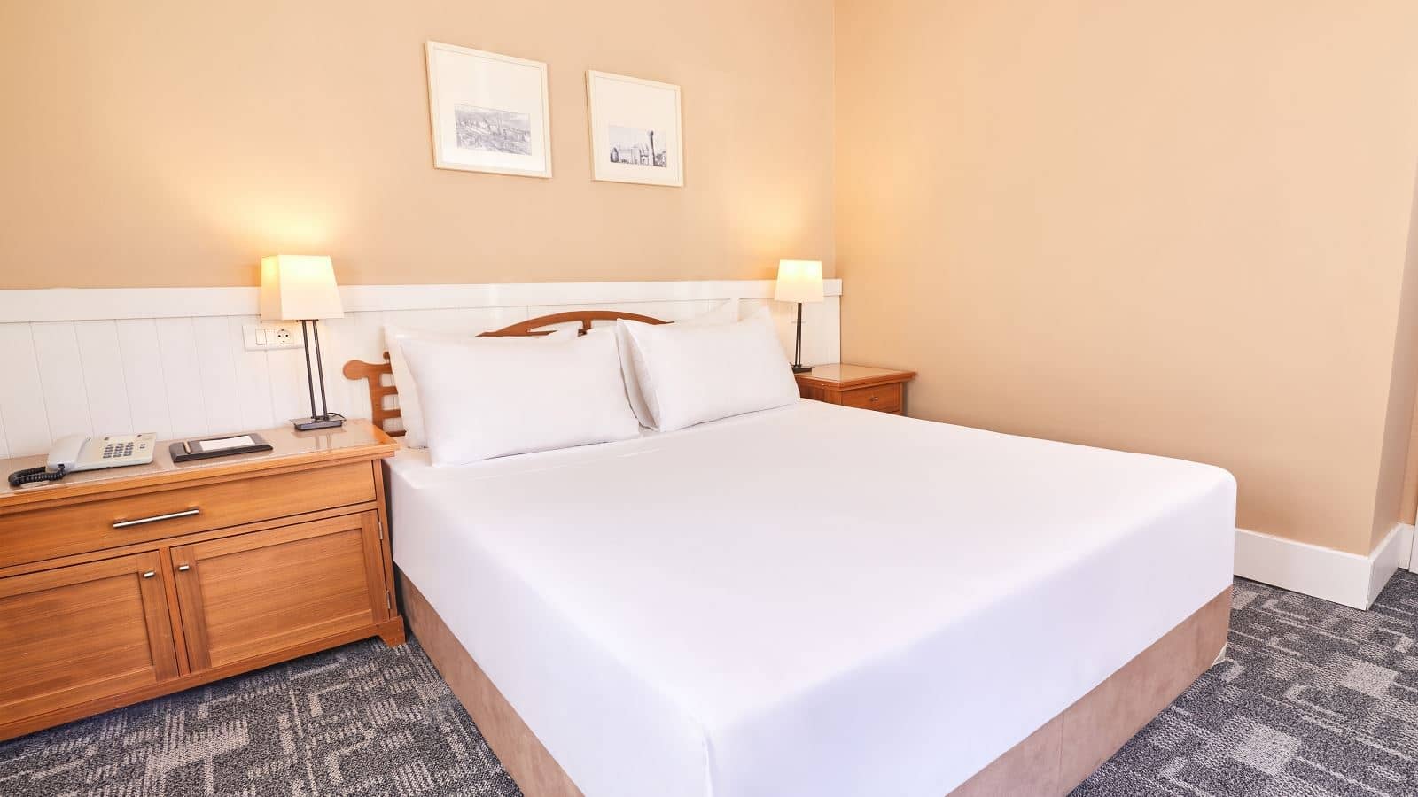 rooms-deluxe-suit