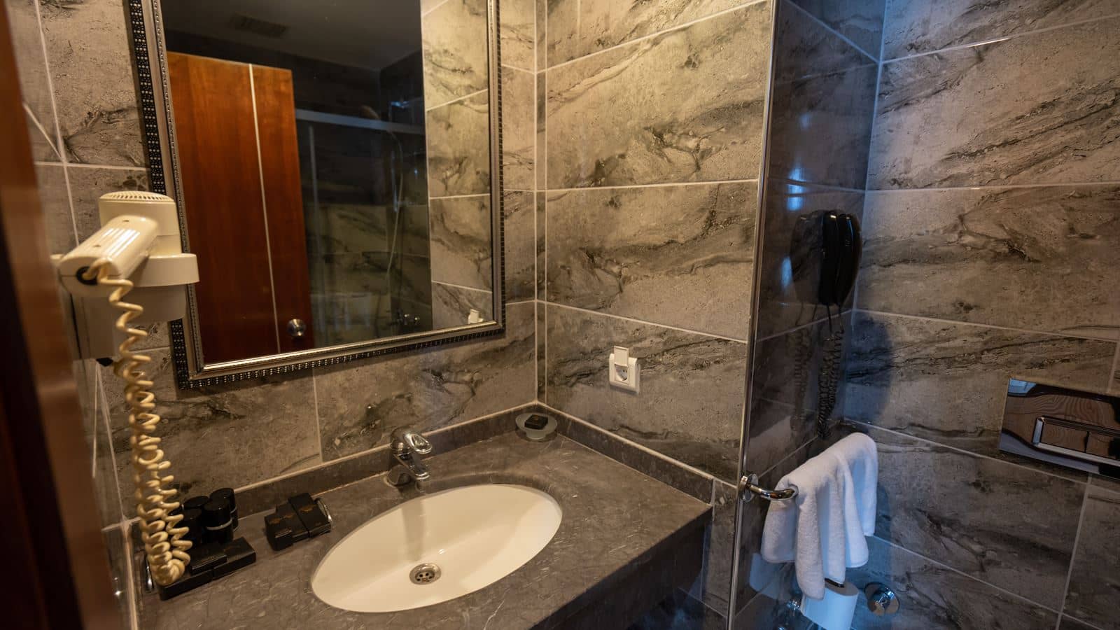 rooms-standard-room