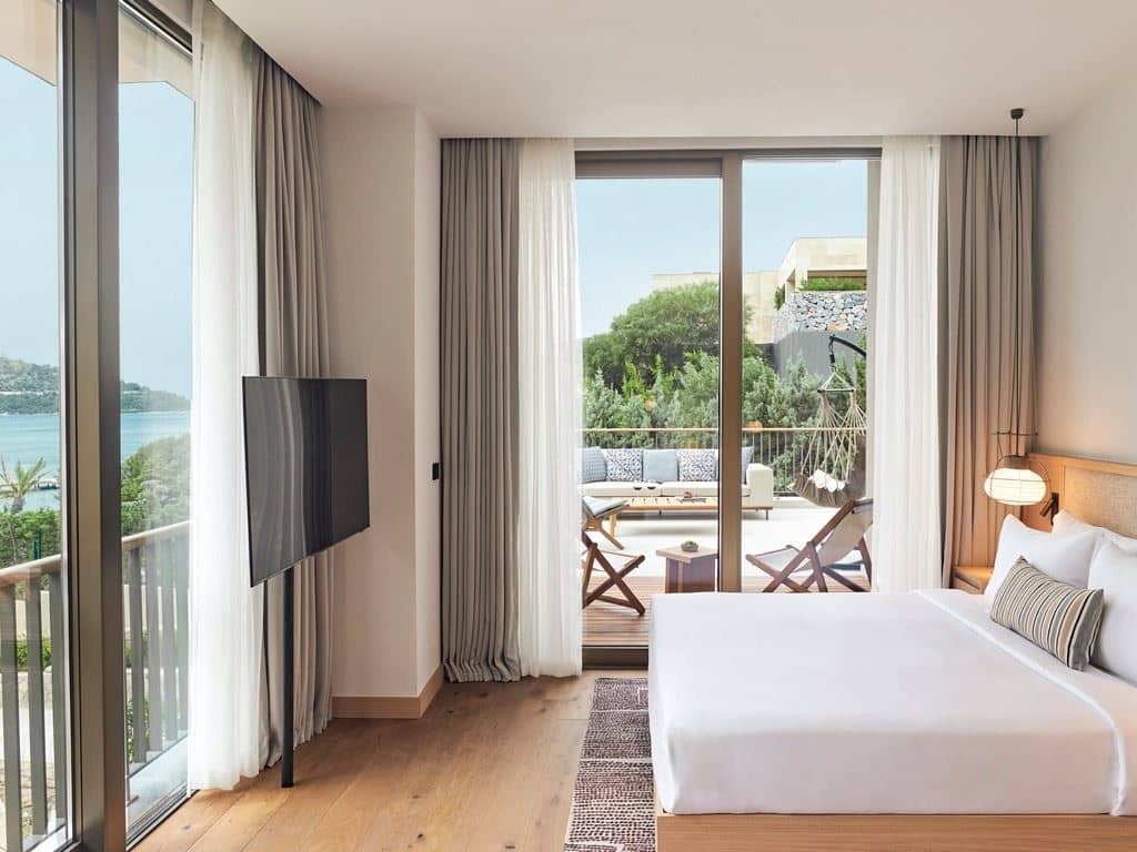 rooms-headliner-one-bedroom-suite-with-jacuzzi