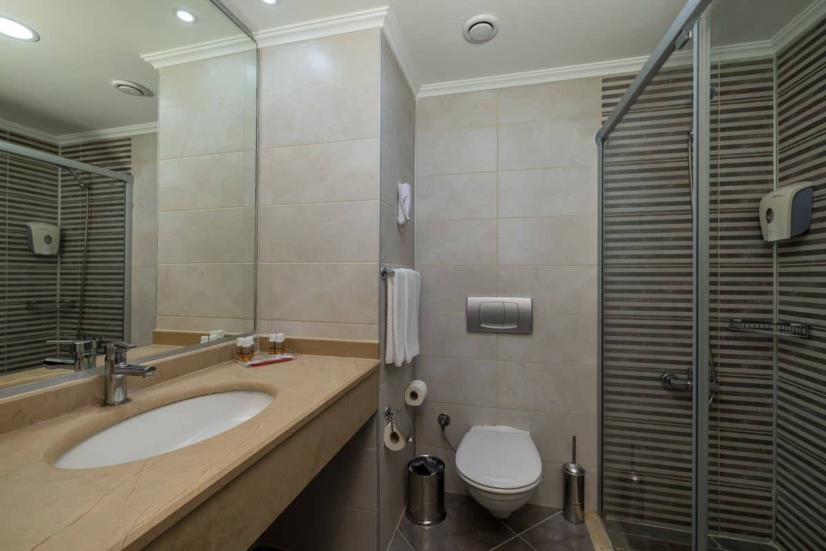 rooms-family-room-land-view