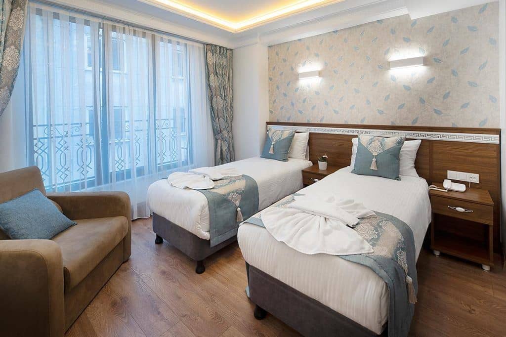 rooms-superior-room