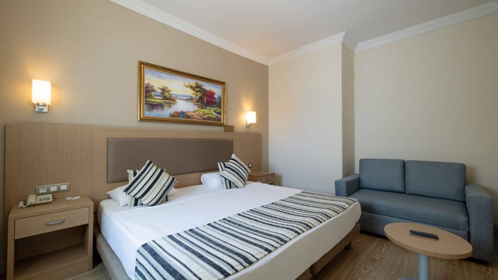 rooms-family-room-land-view