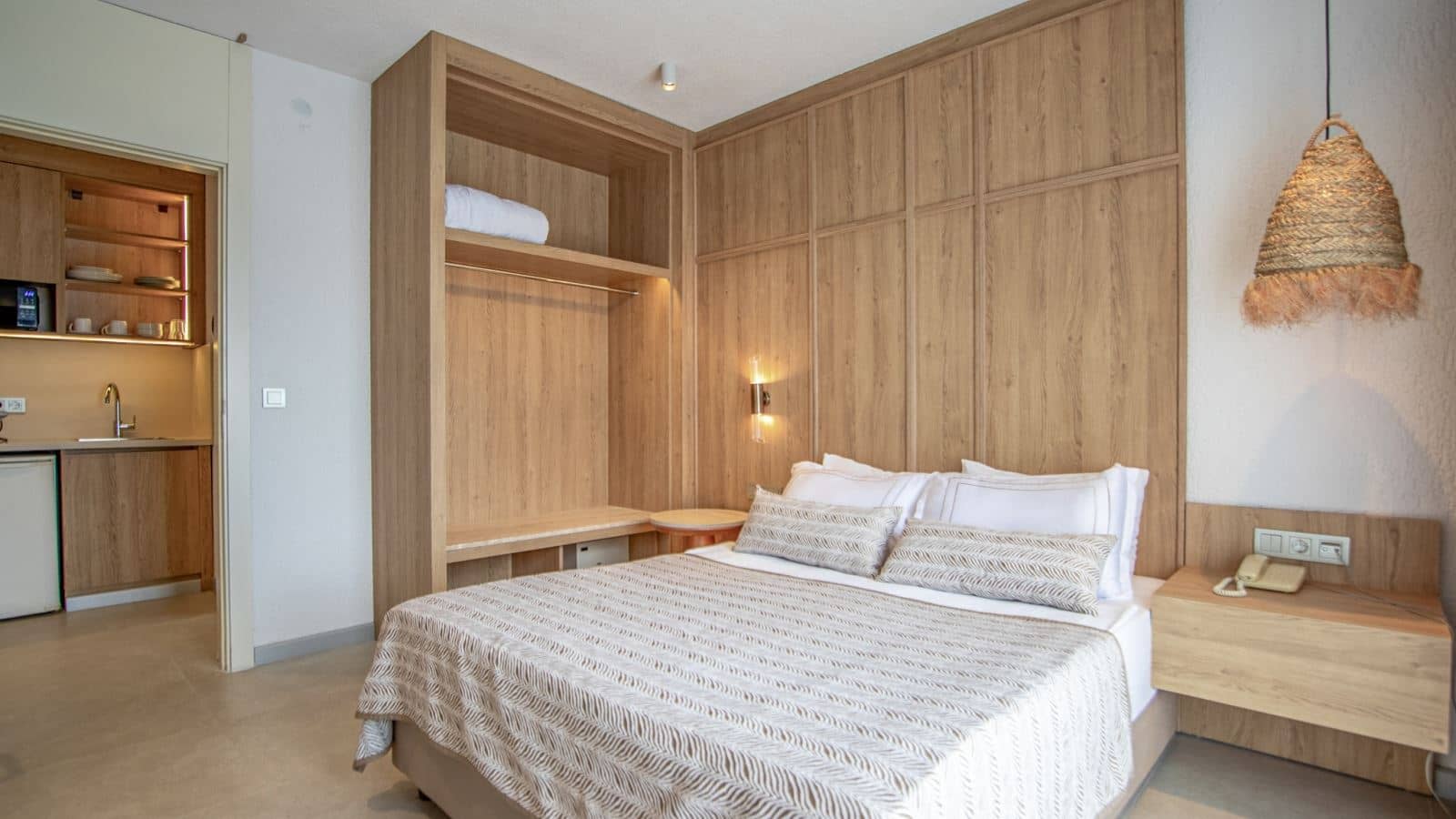 rooms-main-building-family-room