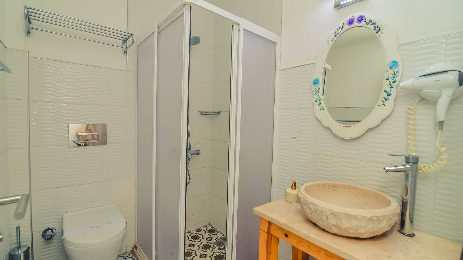 rooms-superior-uc-kisilik-oda-havuz-ve-bahce-manzarali