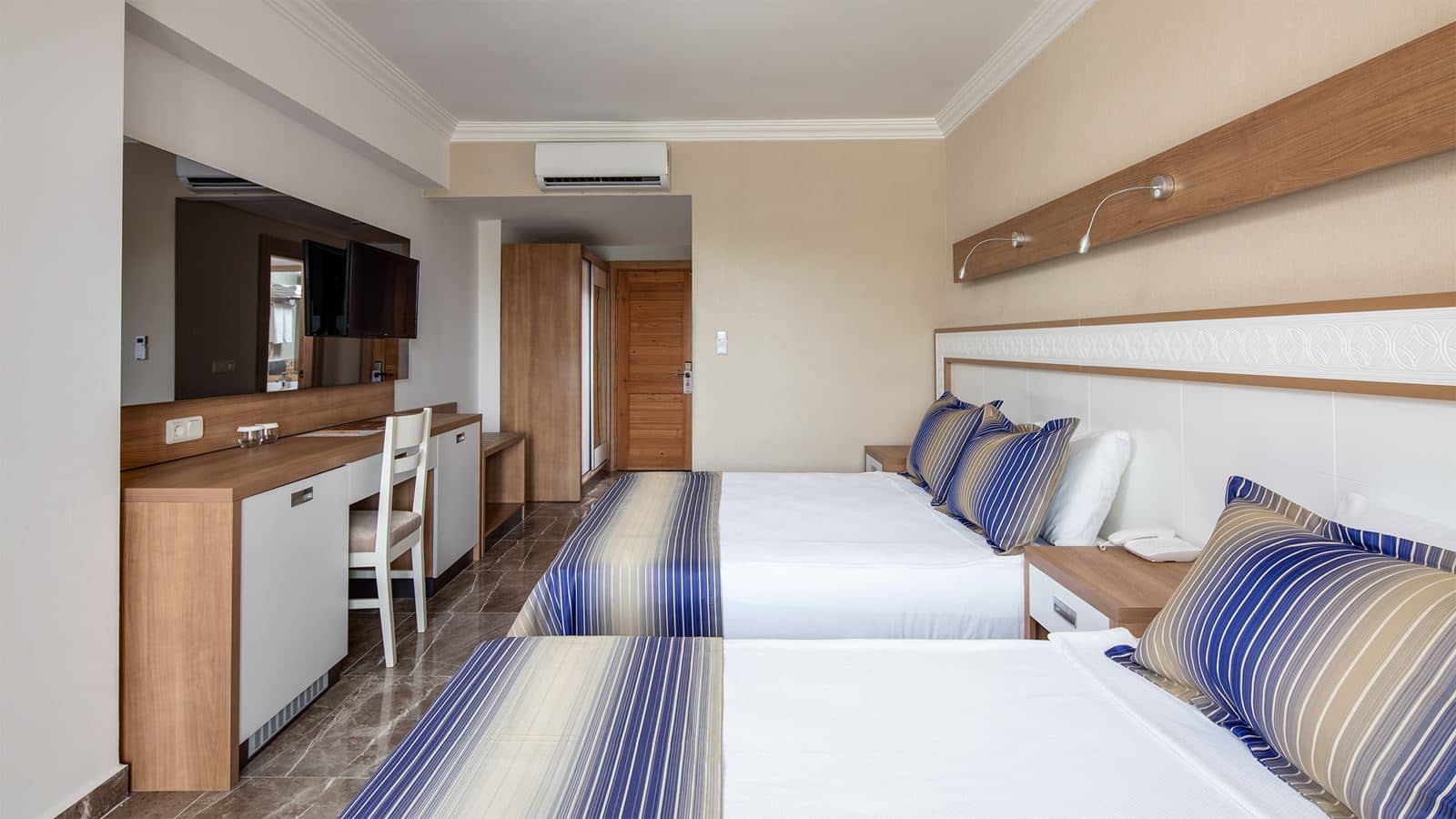 rooms-deluxe-room