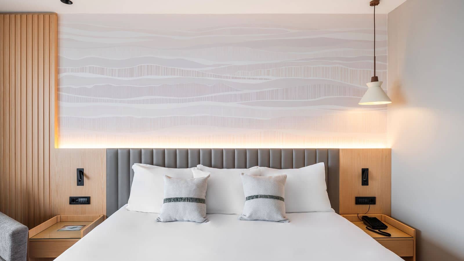 rooms-executive-land-view-room