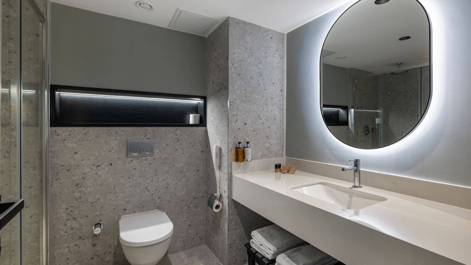 rooms-large-room-landview-balcony