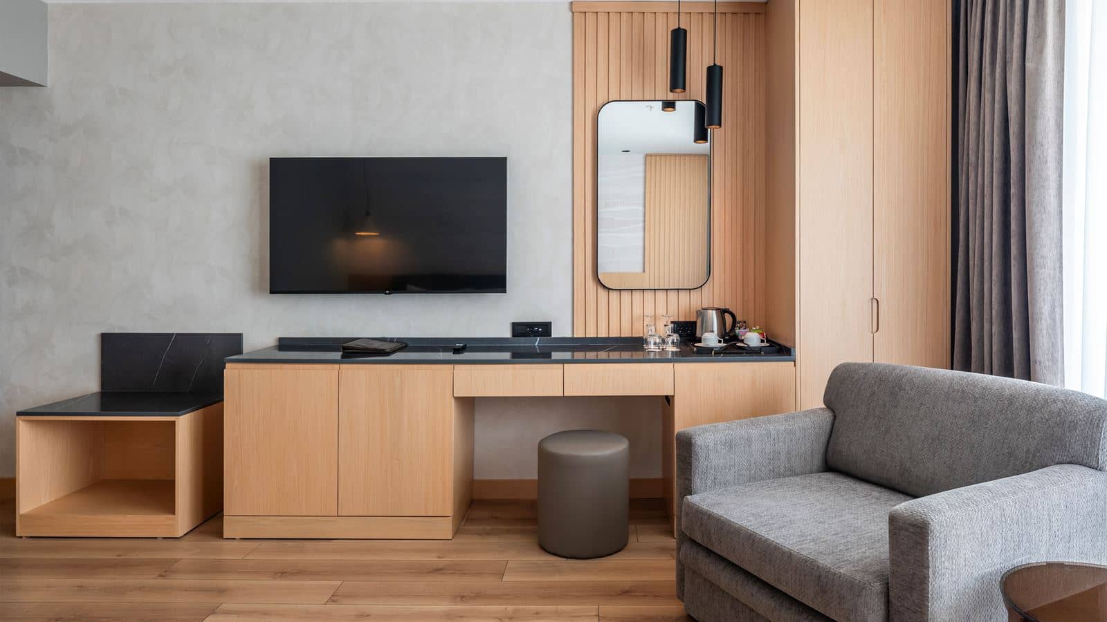 rooms-executive-land-view-room