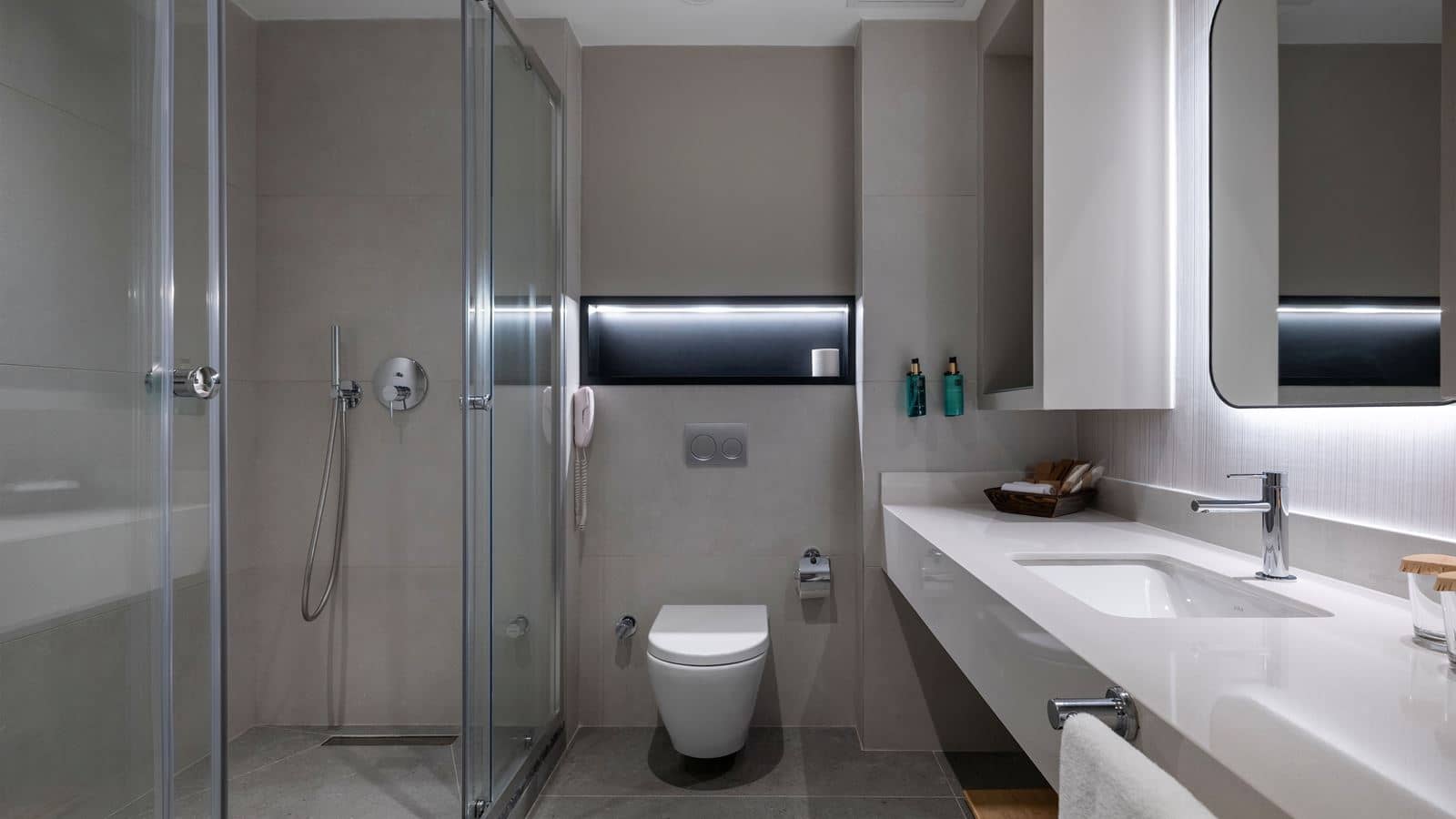 rooms-executive-land-view-room