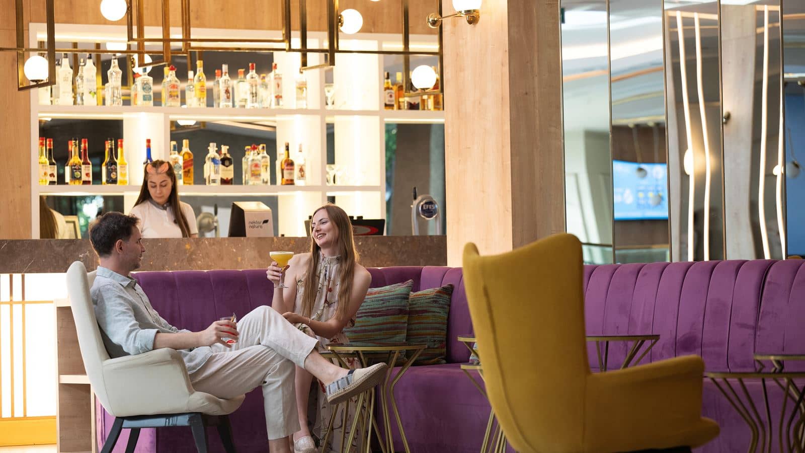 bars-chic-lobby-bar
