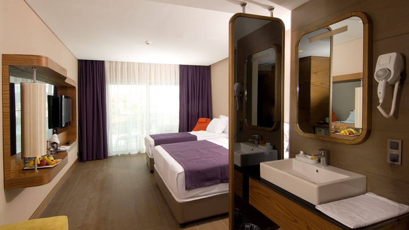 rooms-land-view-room
