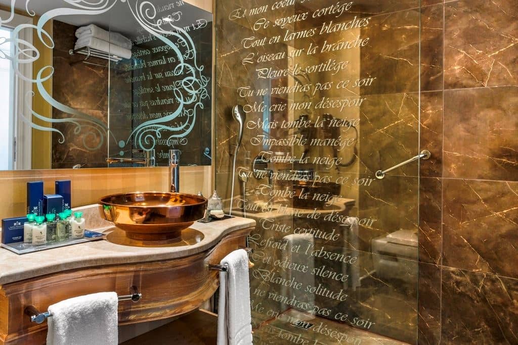 rooms-deluxe-room