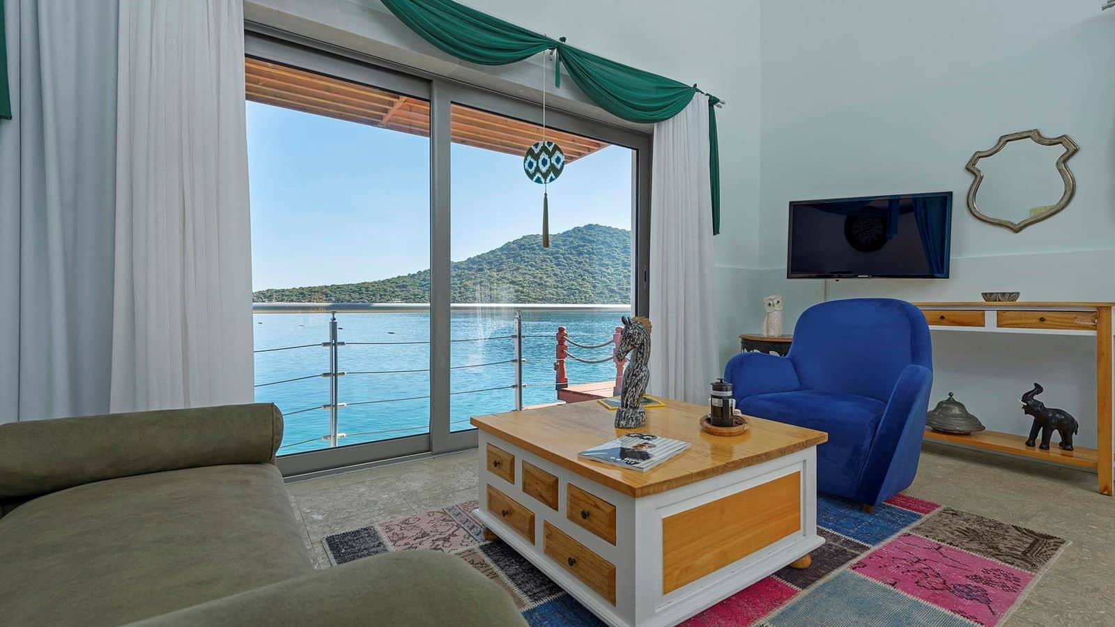 rooms-deluxe-room-sea-view