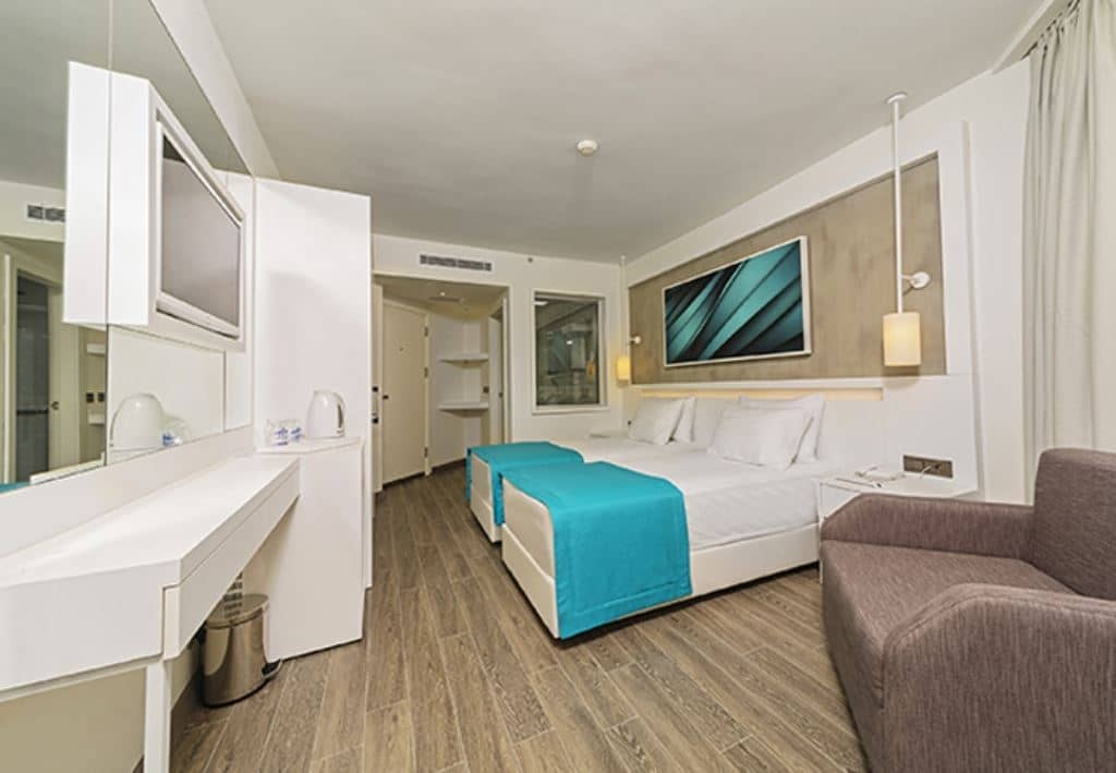rooms-standard-room-side-sea-view