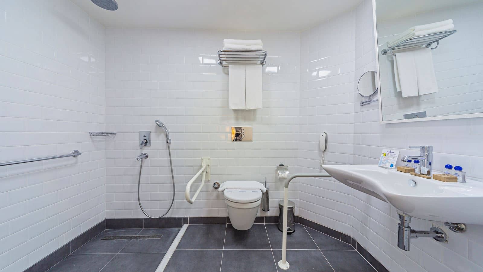 rooms-standard-room-land-view