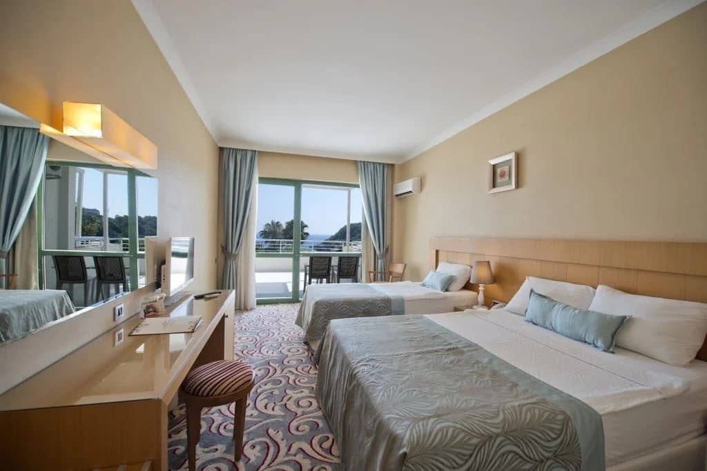 rooms-family-room