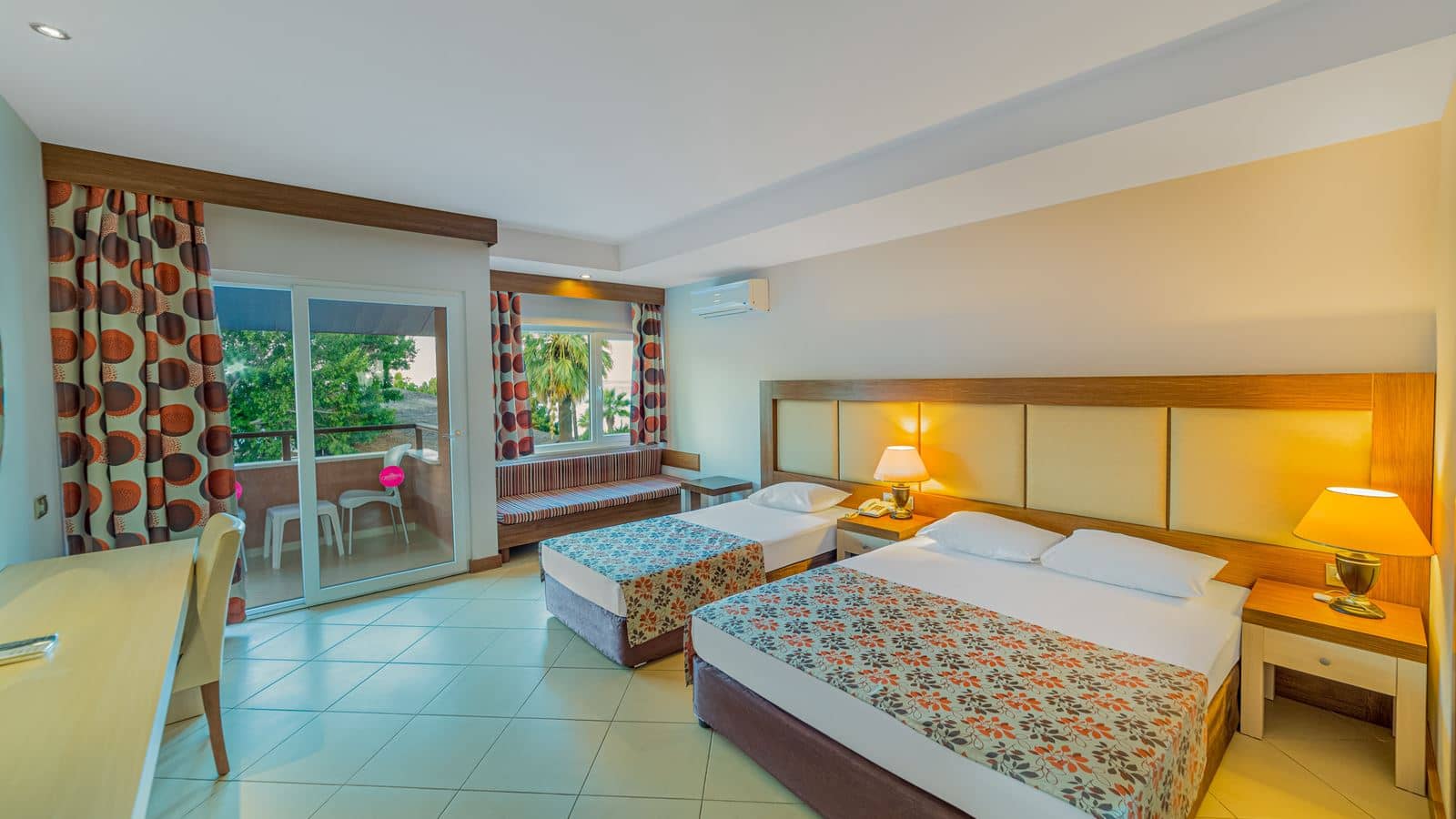 rooms-superior-room