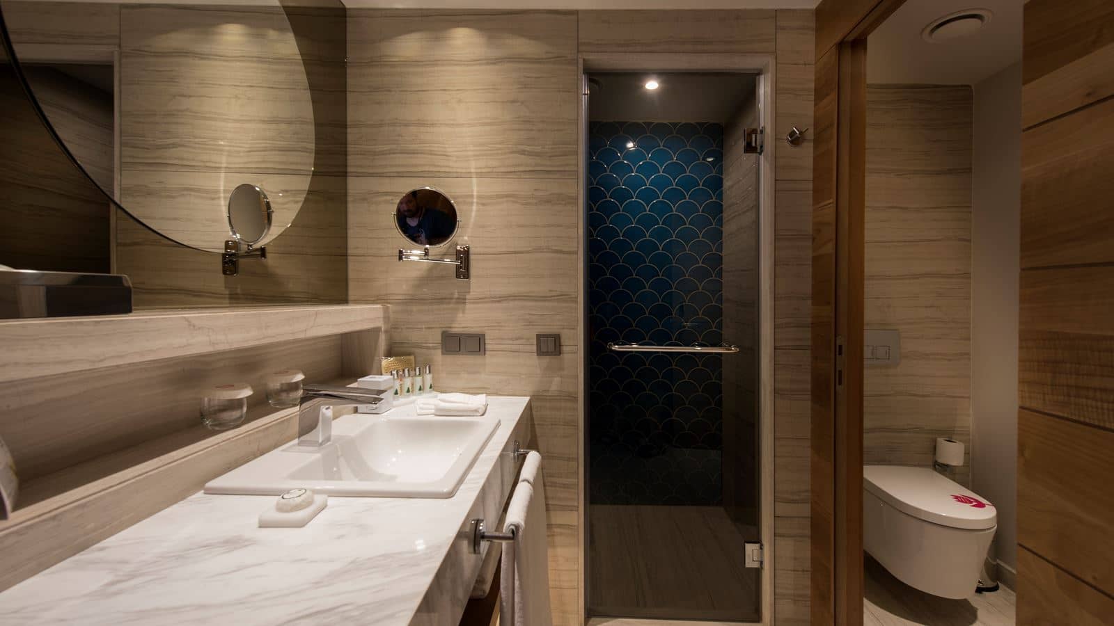 rooms-swim-up-room