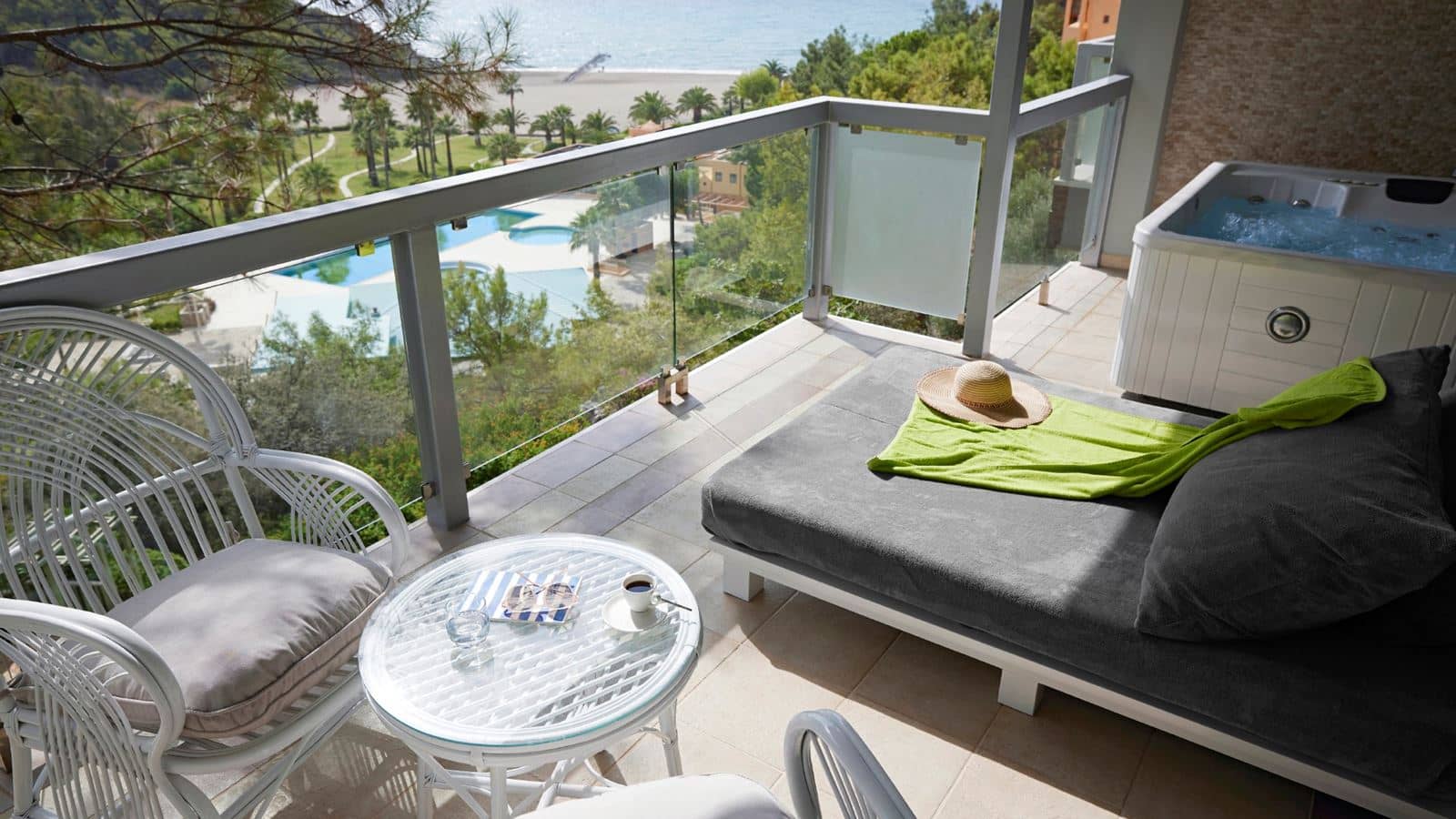 rooms-suite-classic-jacuzzi-sea-view-suis1