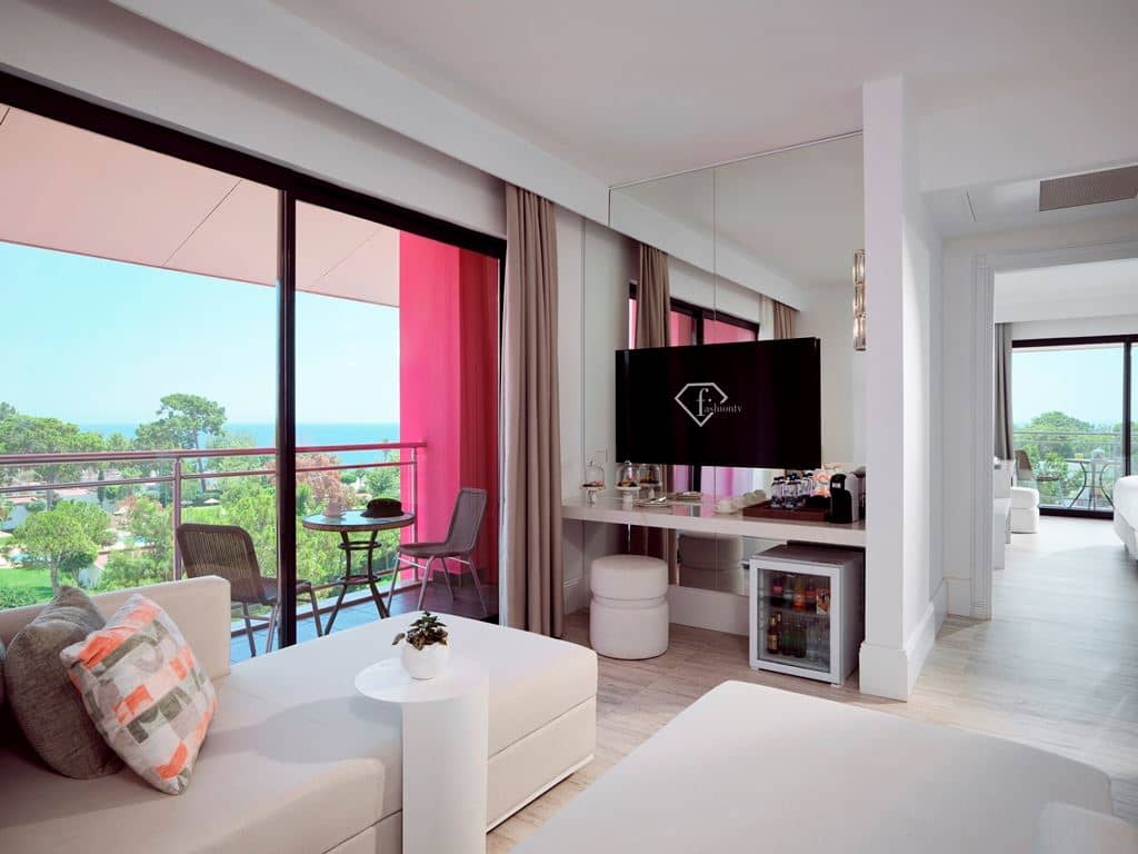 rooms-pearl-corner-room