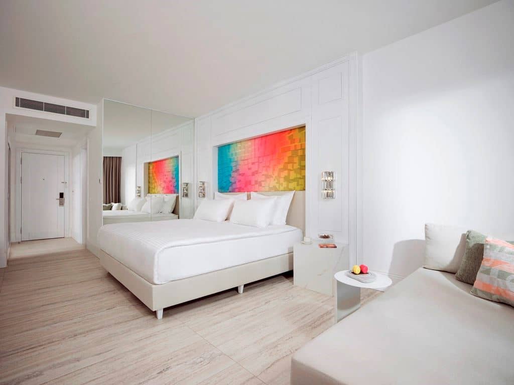 rooms-pearl-room-land-view