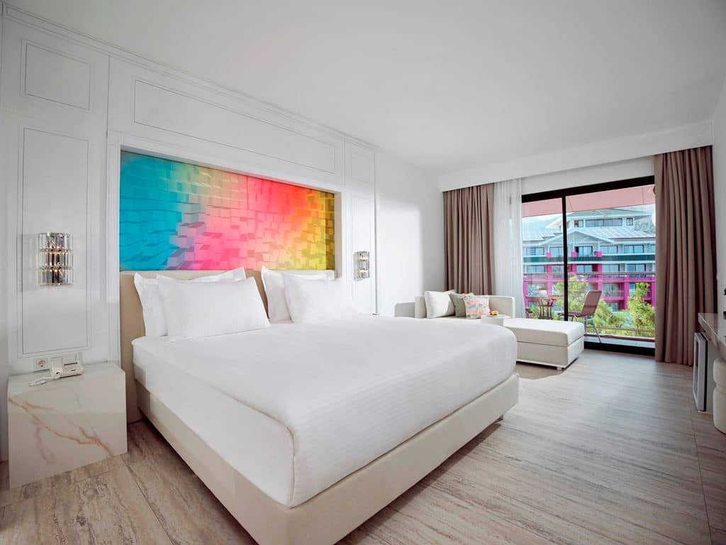 rooms-pearl-room-land-view