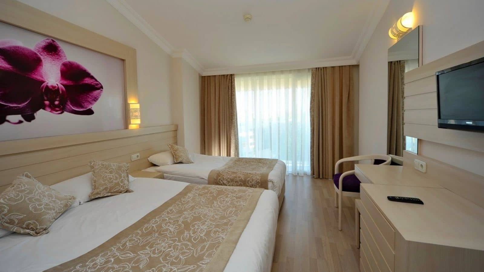 rooms-standard-room-land-view-with-balcony