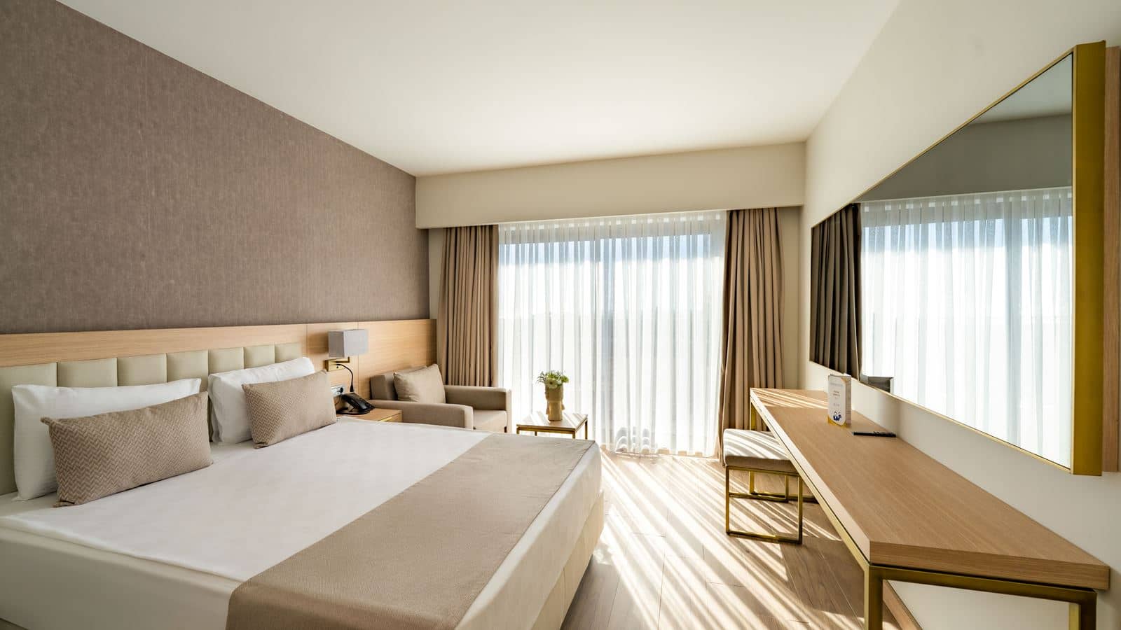 rooms-vista-suite-side-sea-view