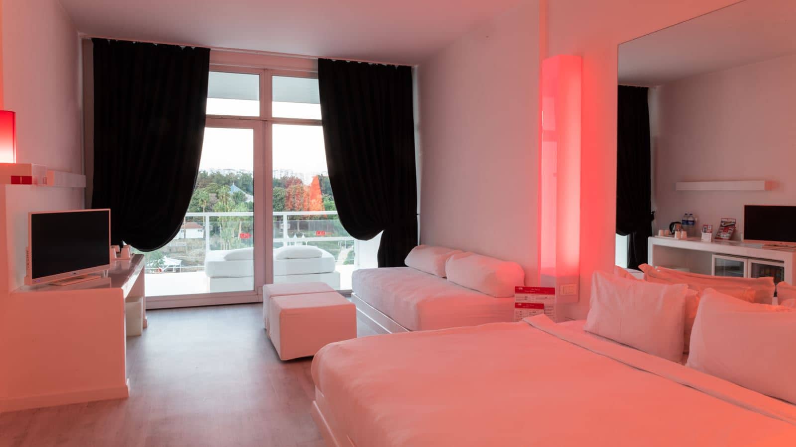 rooms-deluxe-land-view