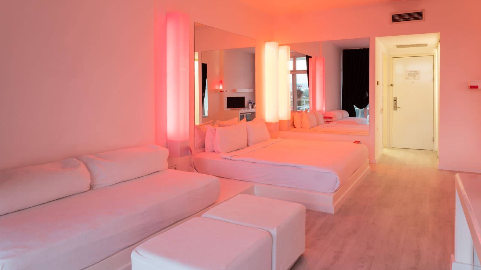 rooms-deluxe-land-view