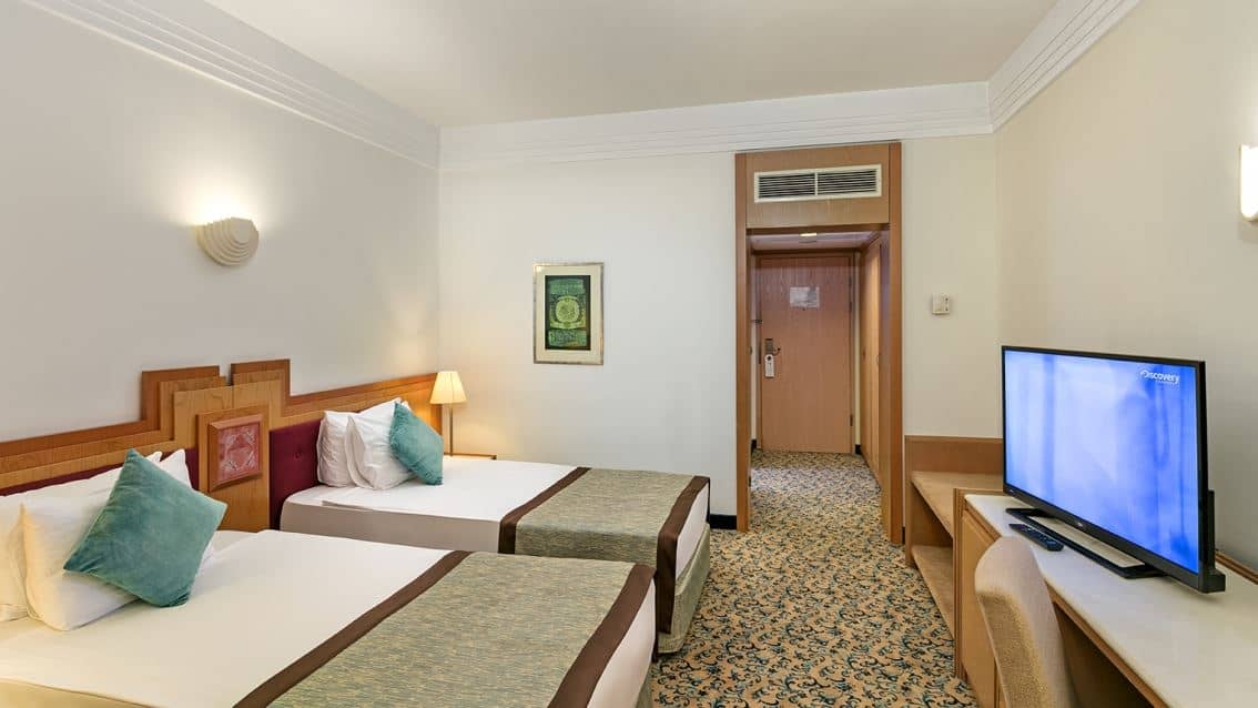 rooms-city-room