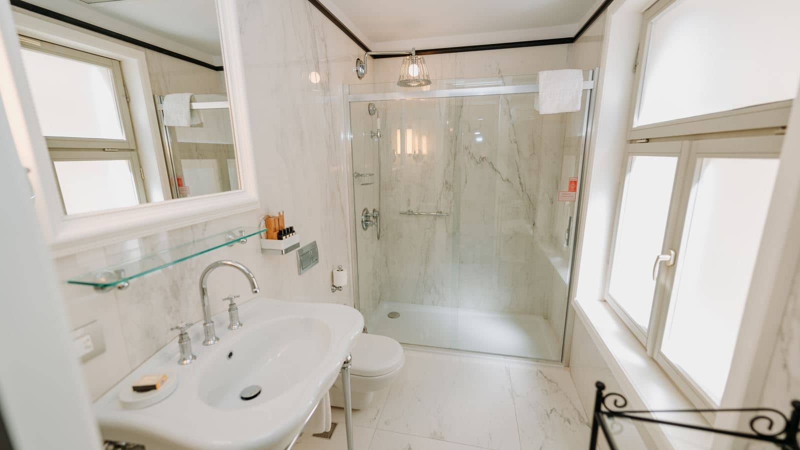 rooms-deluxe-french-arka-cephe