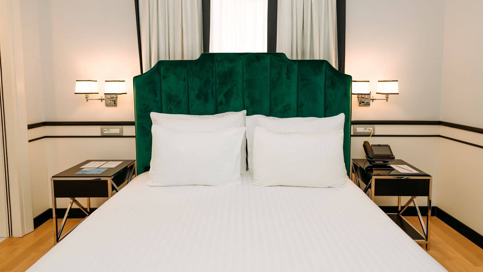 rooms-deluxe-french-arka-cephe