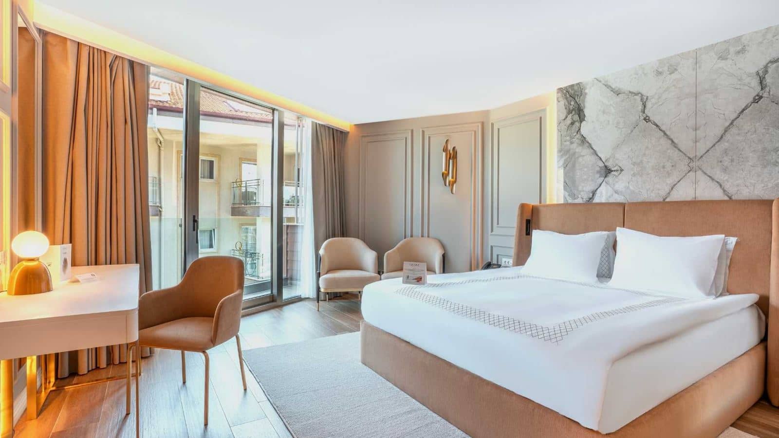 rooms-superior-room-land-view