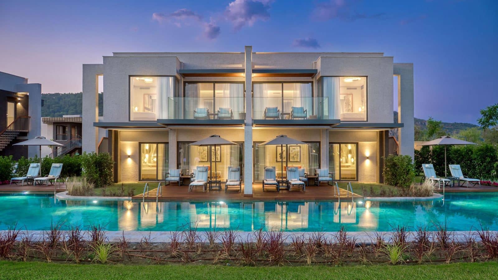rooms-lake-house-swimup-room