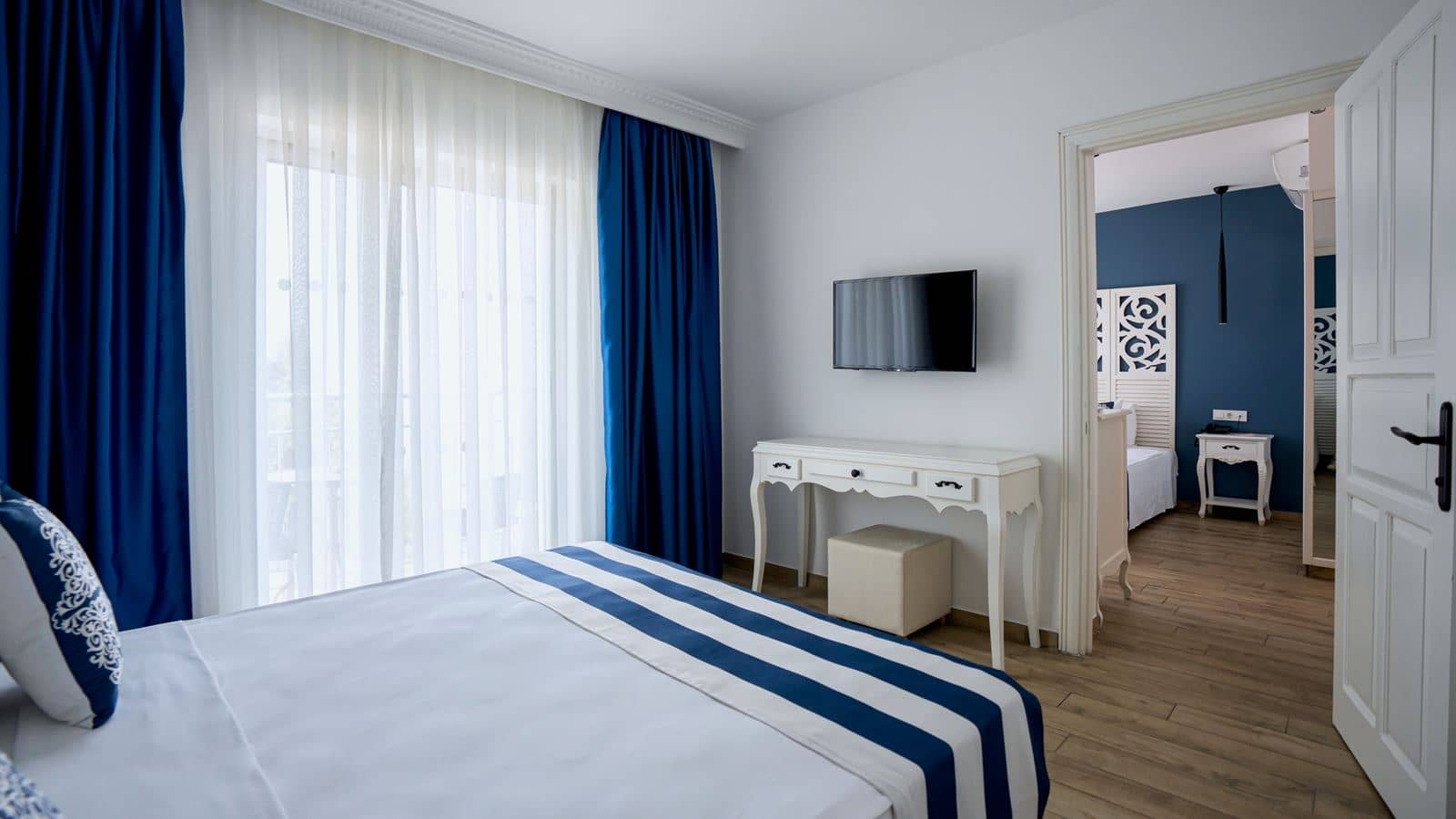 rooms-club-family-room