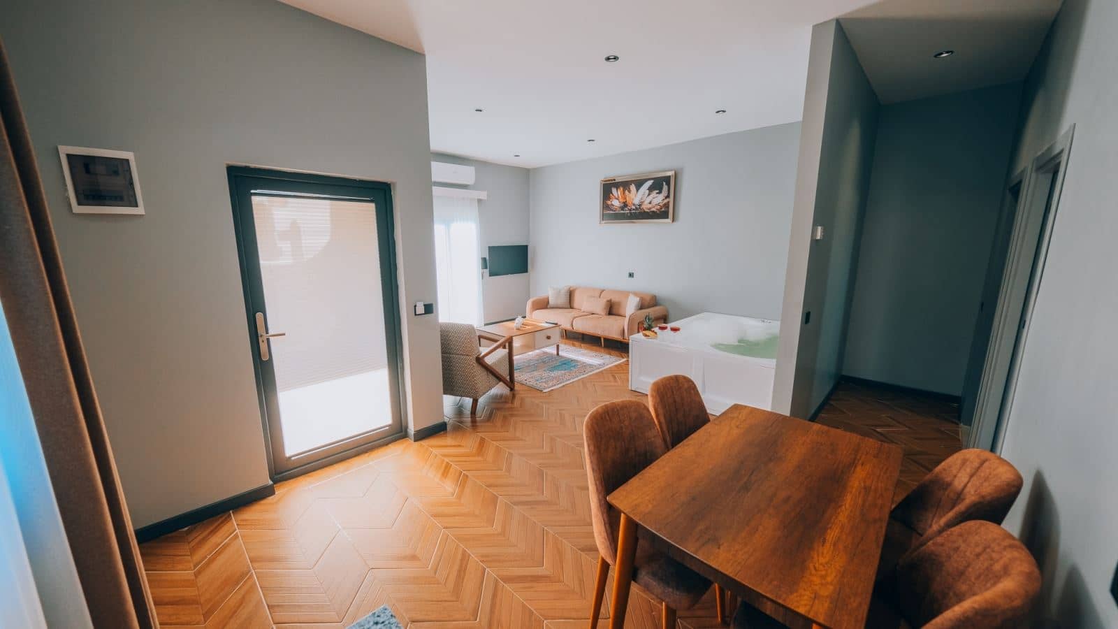 rooms-1+1-villa-gol-veya-bahce-manzarali-isitmali-havuzlu