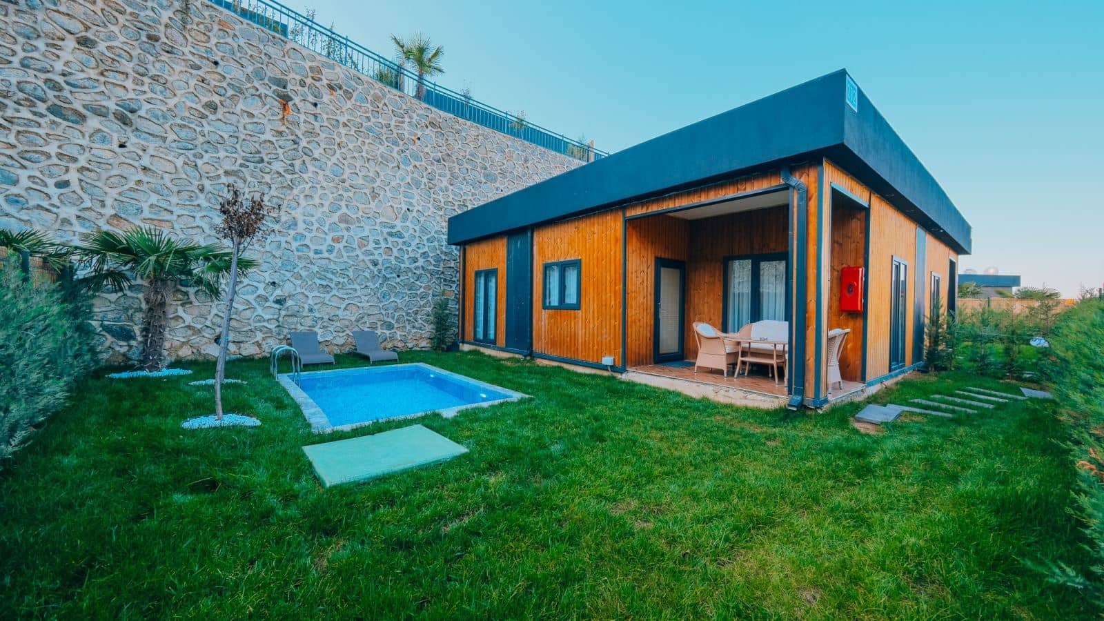 rooms-1+1-villa-gol-veya-bahce-manzarali-isitmali-havuzlu