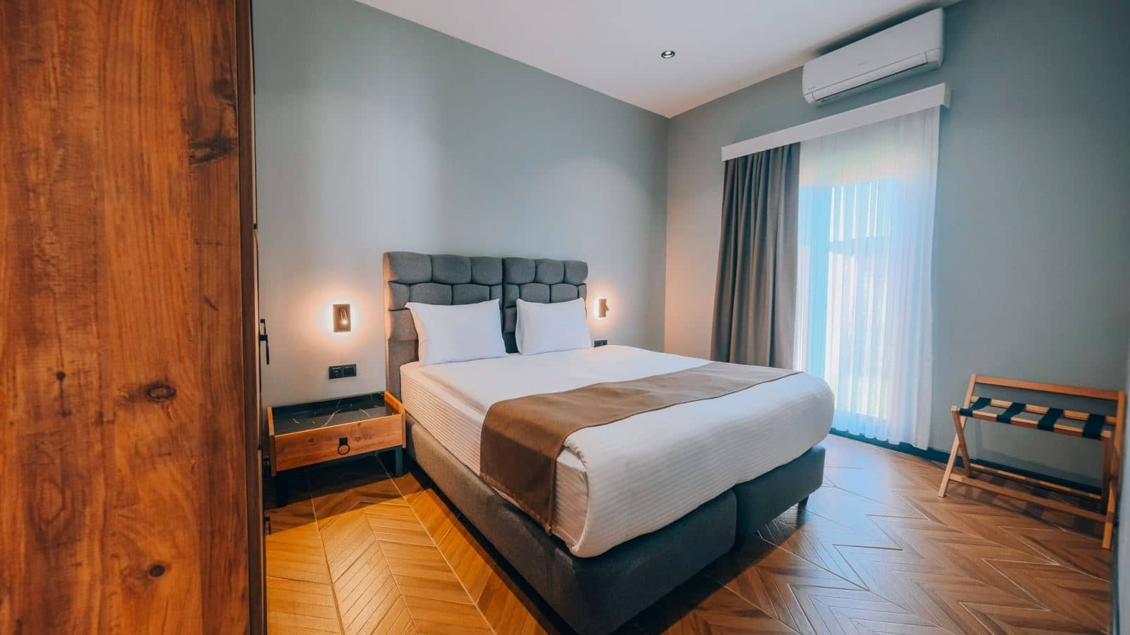 rooms-1+1-villa-gol-veya-bahce-manzarali-isitmali-havuzlu