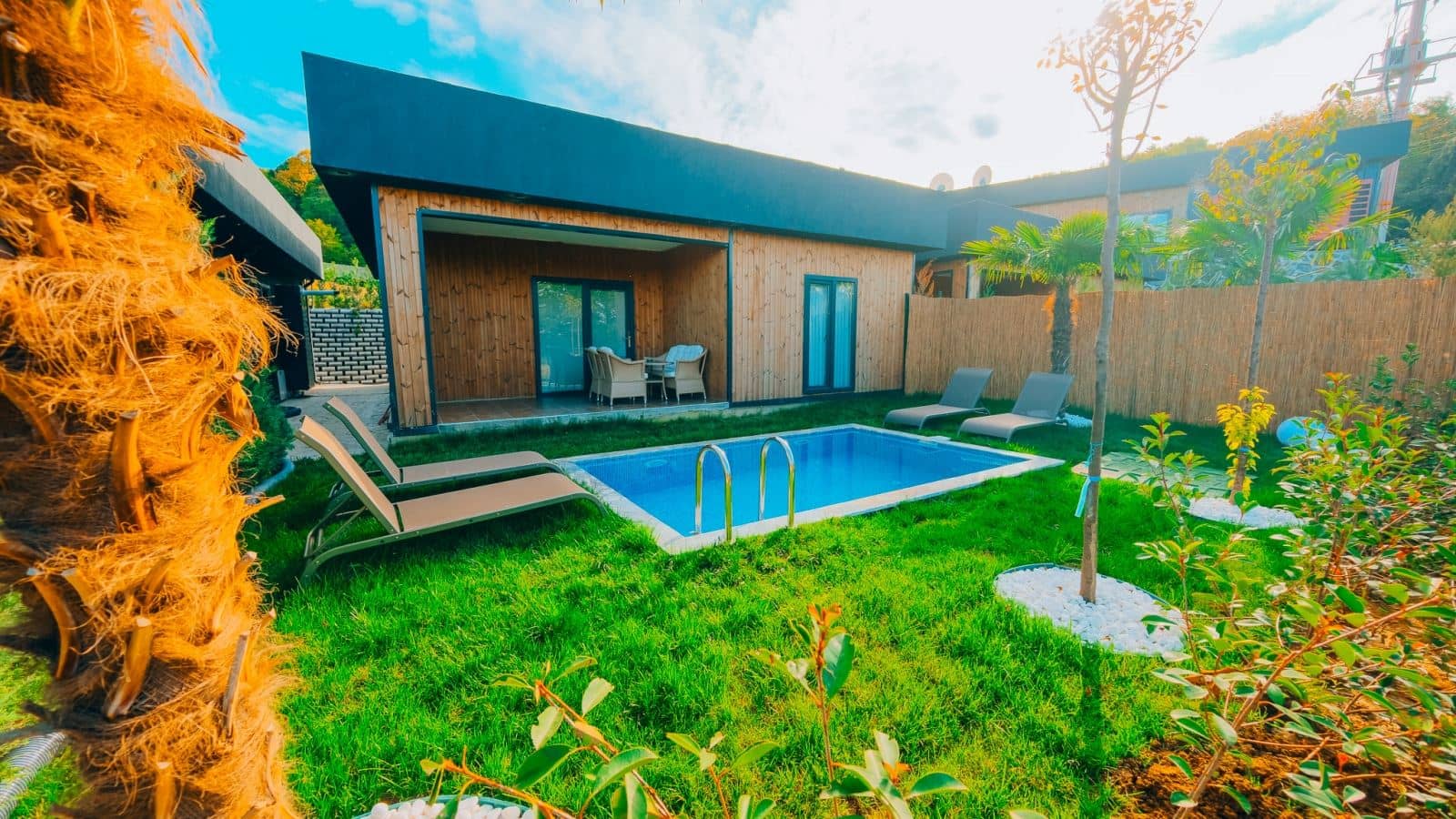 rooms-2+1-villa-gol-manzarali-isitmali-havuzlu