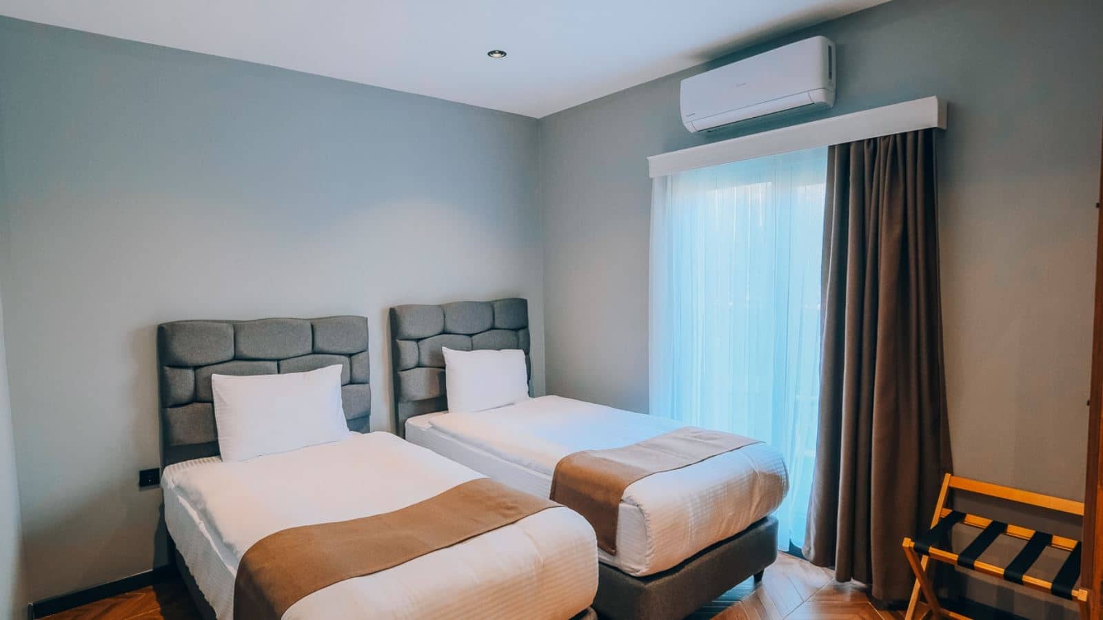 rooms-2+1-villa-gol-manzarali-isitmali-havuzlu