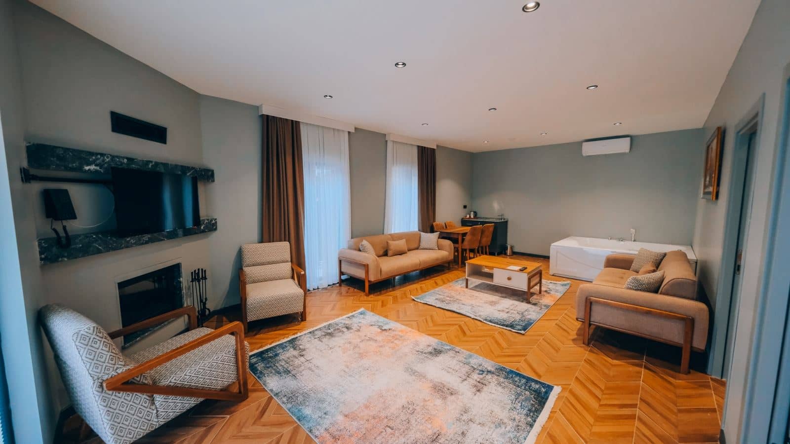 rooms-2+1-villa-gol-manzarali-isitmali-havuzlu