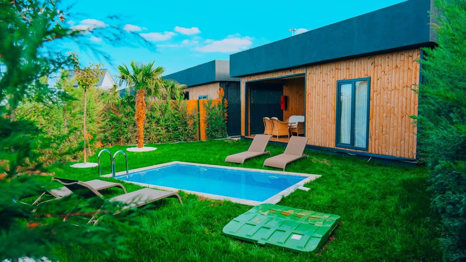 rooms-2+1-villa-gol-manzarali-isitmali-havuzlu
