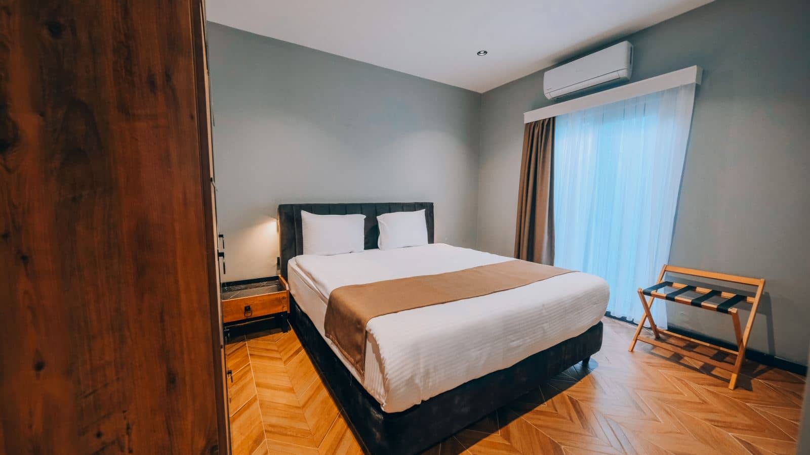 rooms-2+1-villa-gol-manzarali-isitmali-havuzlu