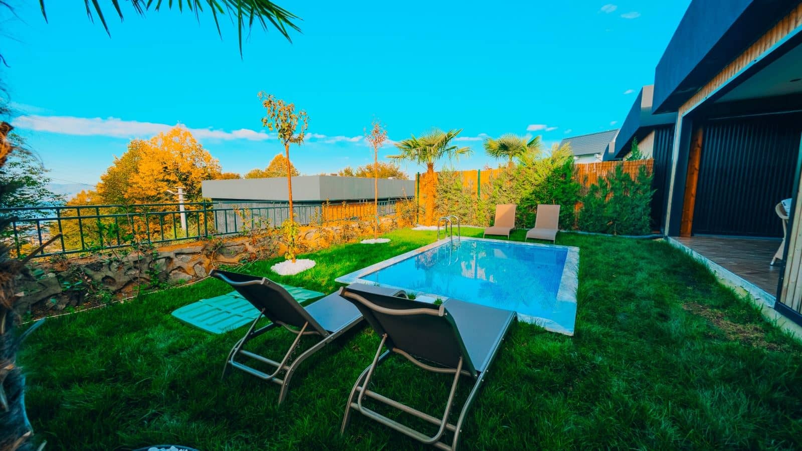 rooms-2+1-villa-gol-manzarali-isitmali-havuzlu