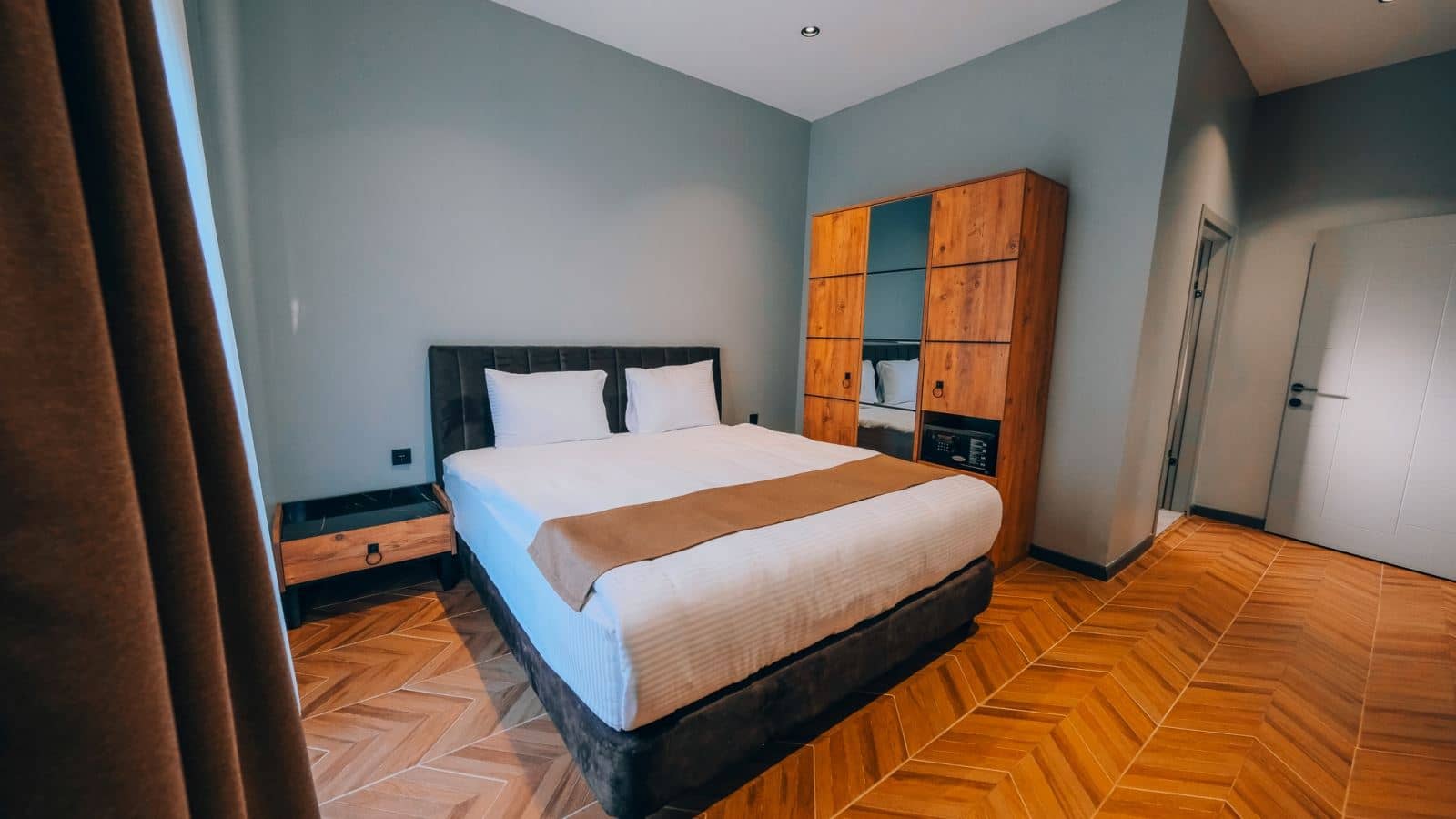 rooms-3+1-villa-gol-manzarali-isitmali-havuzlu