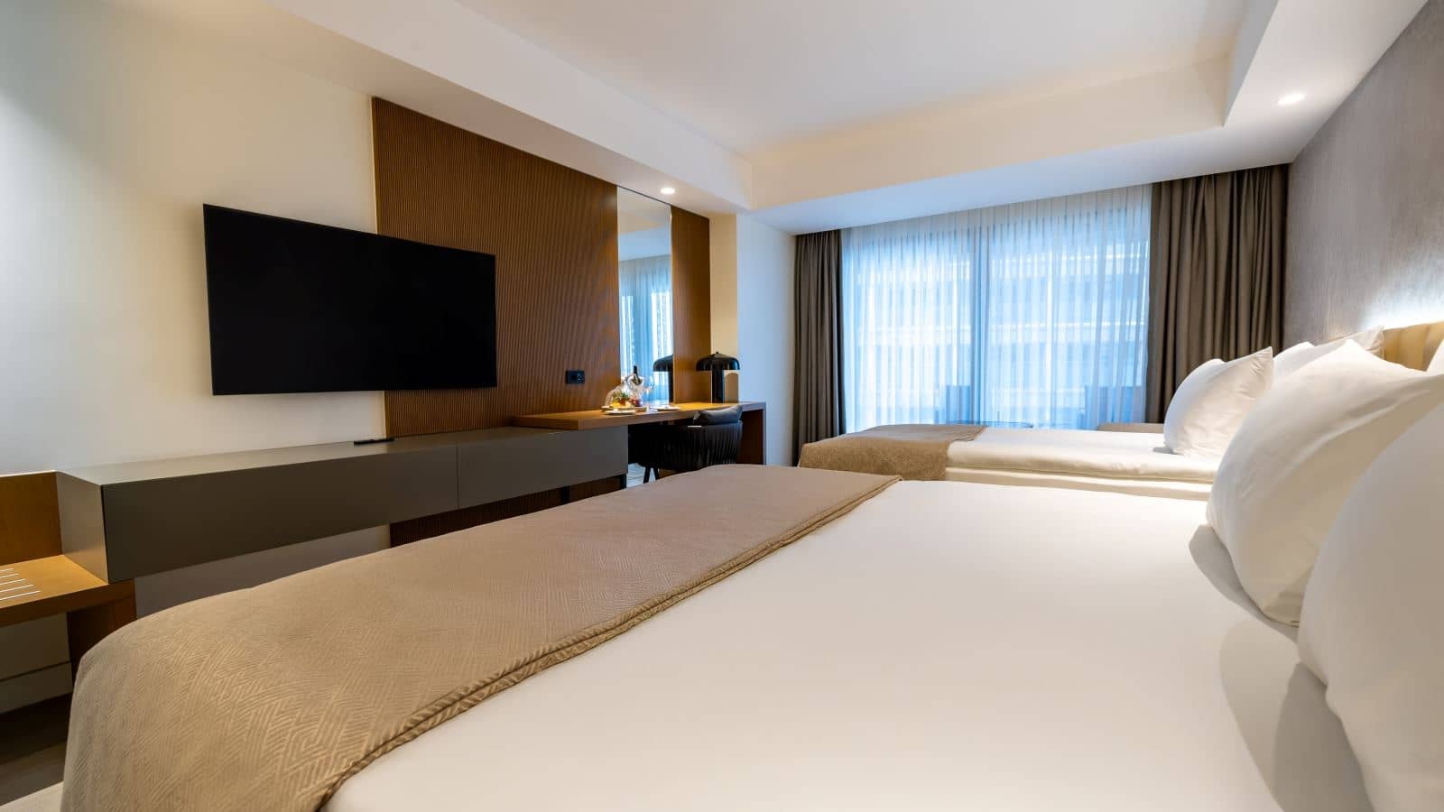 rooms-deluxe-room-side-seaview