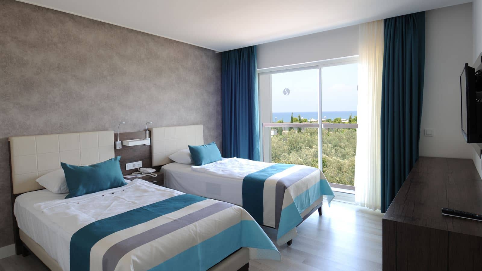 rooms-family-room
