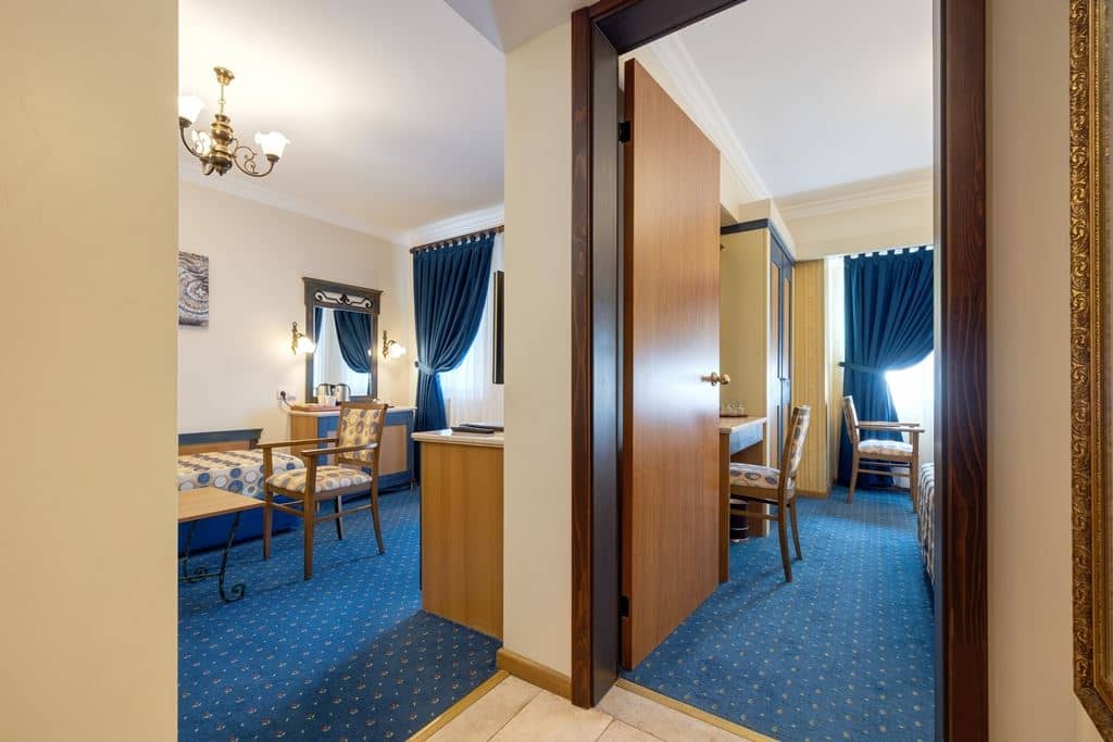 rooms-family-room-sea-view